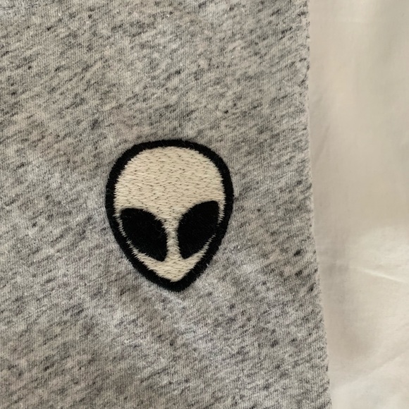 Brandy Melville Alien Tee - Picture 2 of 4